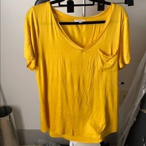 Socialite yellow v neck t with pocket size large